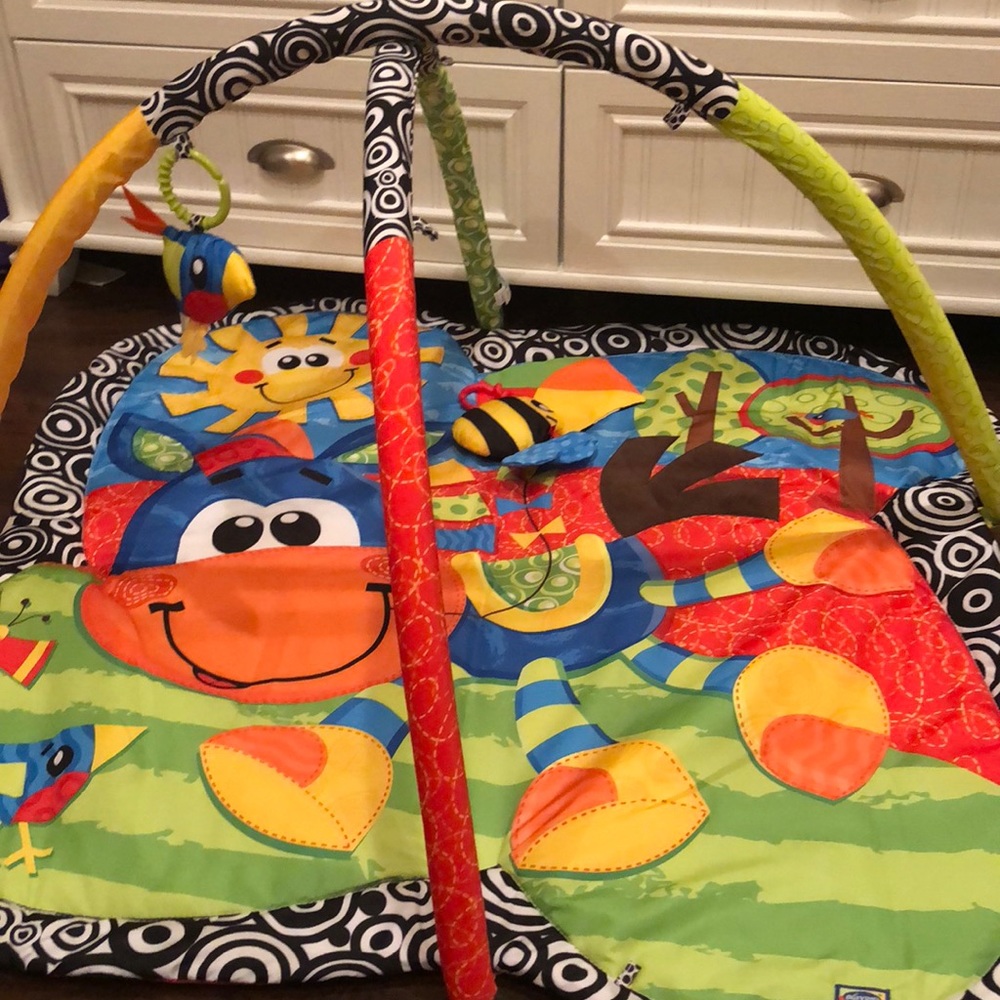 Tri-color baby play mat